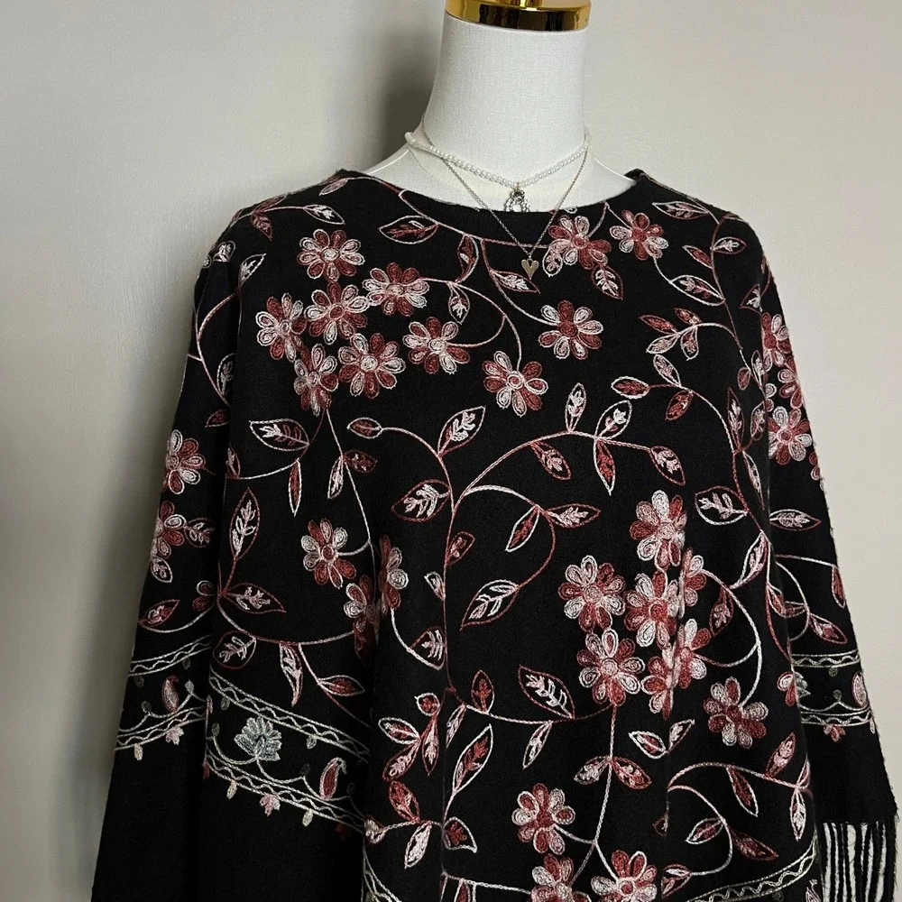 Rachel‎ Zoe Black Floral Embroidered Fringe Poncho Wrap One Size Boho Pullover